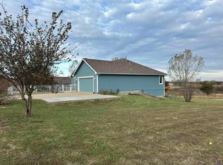 9740 SW Deer Trail St, Topeka, KS 66610