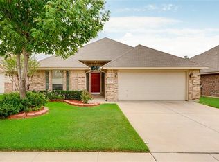 8320 Fall Crest Dr, Hurst, TX 76053