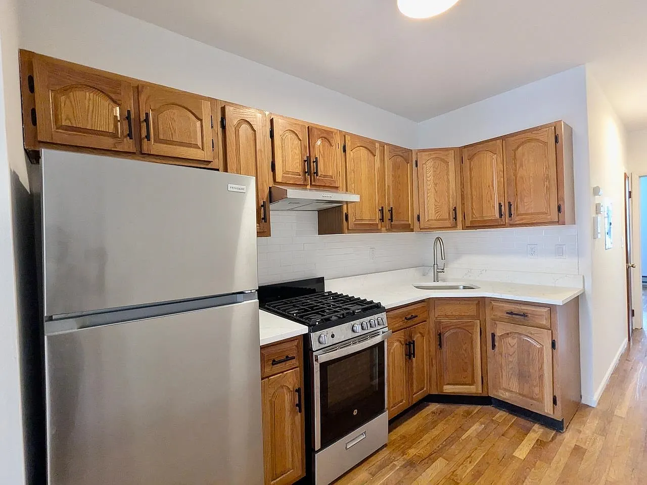 1 bed, 1.0 bath, 550 sqft, $2,450 — Photo 2