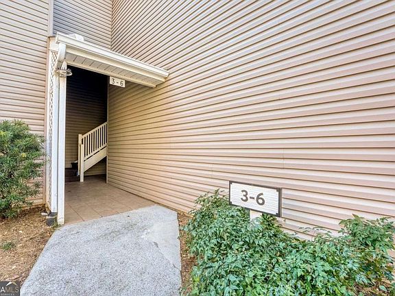 2nd image of 1750 Clairmont Rd APT 4