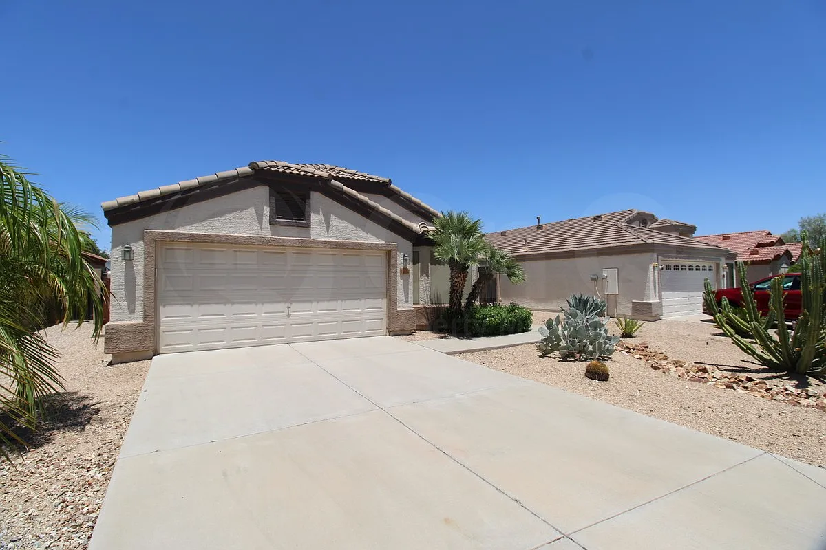 2 bed, 2.0 bath, 1321 sqft, $2,099 — Photo 2