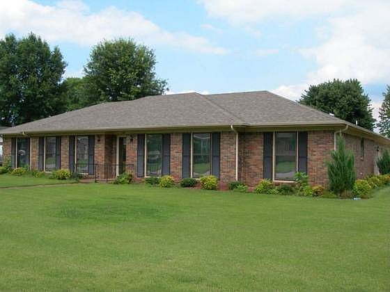 1st image of 114 W Oak Hill Dr