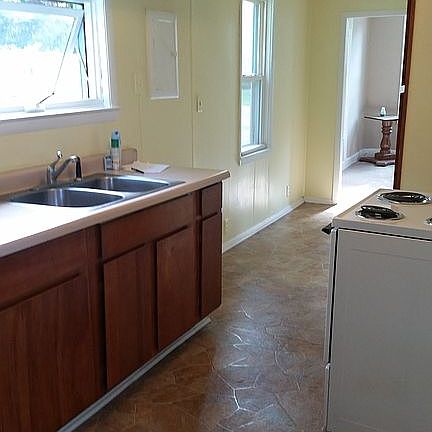 3rd image of 3209 Laird Ave