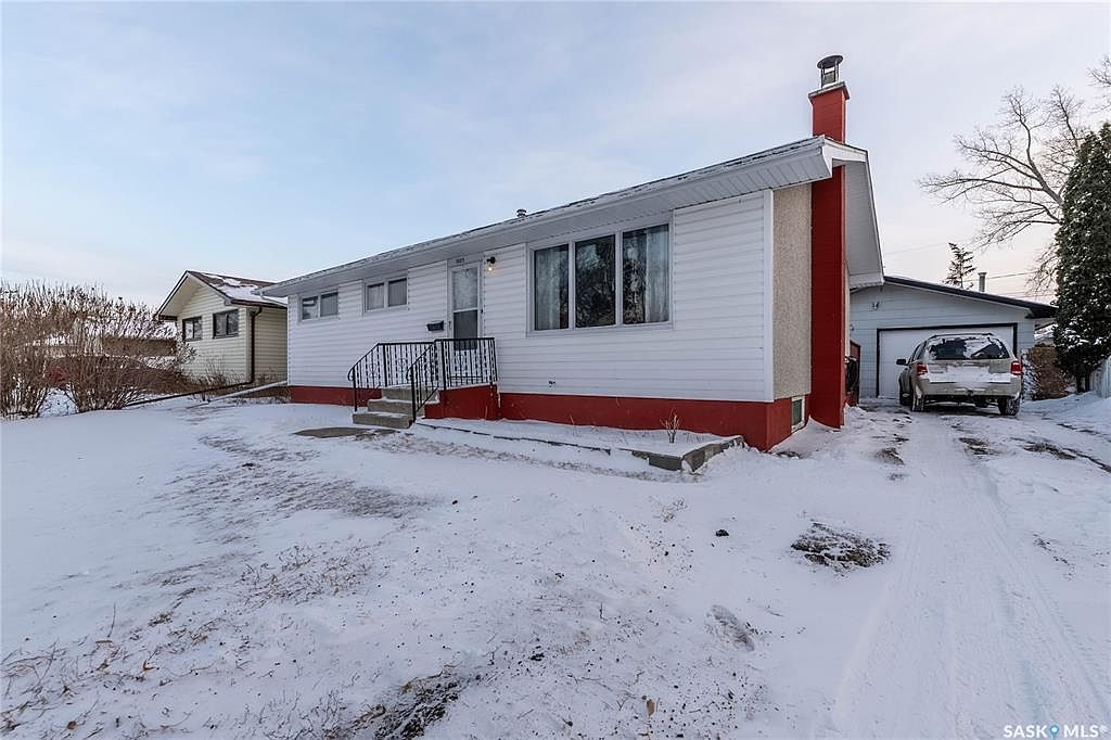 1037 Simcoe STREET, Moose Jaw, SK S6H 3J3 MLS SK955966 Zillow