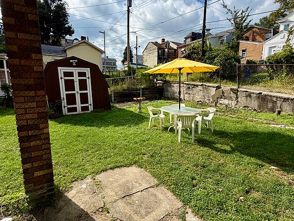 5th image of 135 Rochelle St