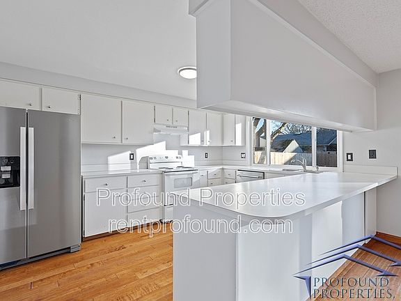 2nd image of 19300 Hennig St