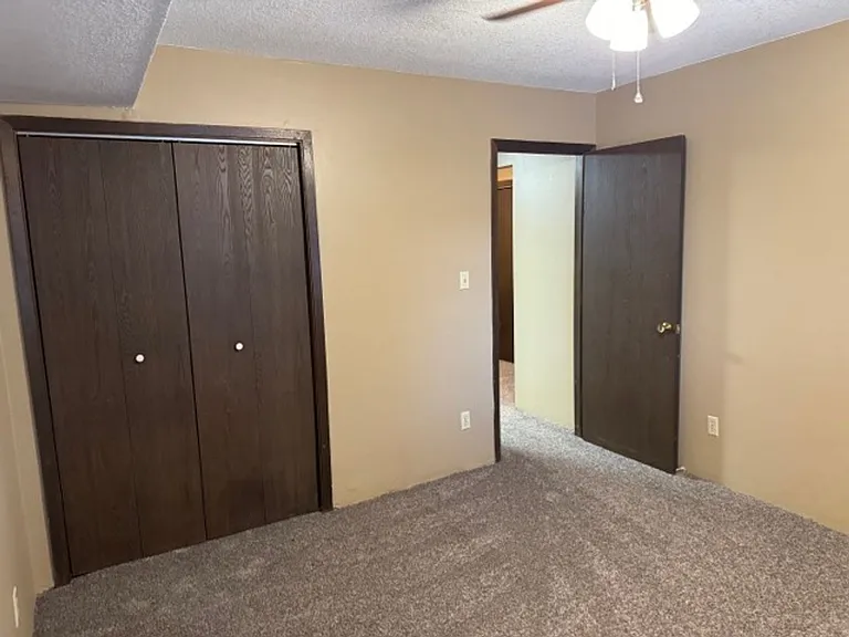 731-735 E Stadium Dr — Photo 10