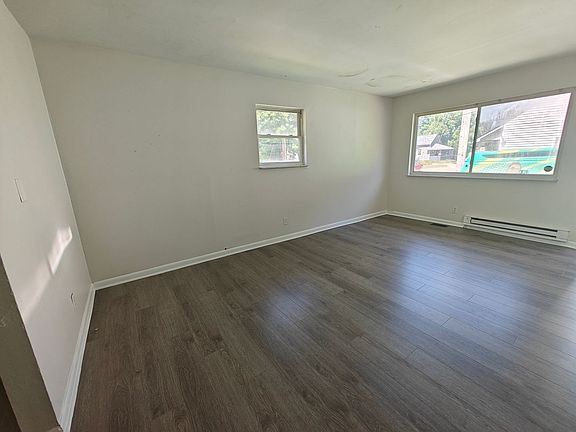 4th image of 647 W Franklin St