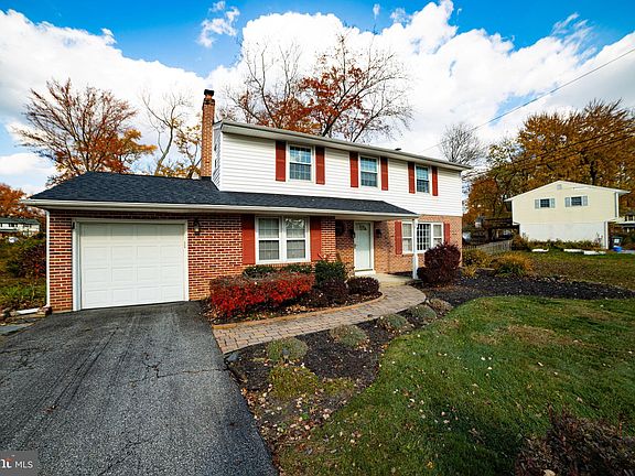 3rd image of 1503 Forsythia Ave