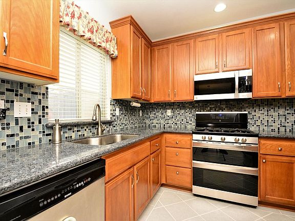 5th image of 3316 Aleutian Island St