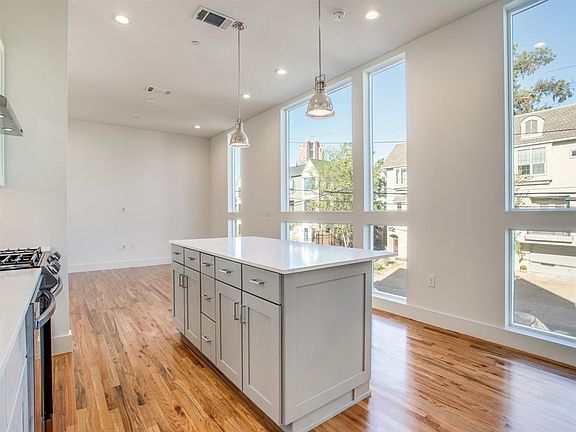 3rd image of 2128 Ashby St #901