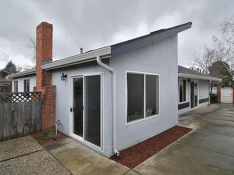 5318 Sigrid Way — Photo 10