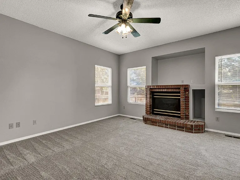 8720 Massey Cir — Photo 17