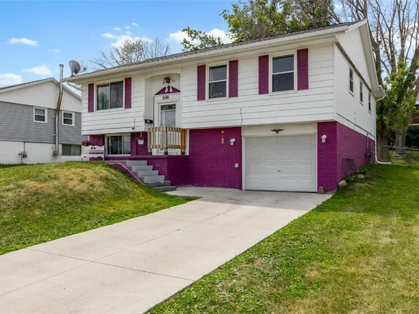 6041 Underwood Ave SW, Cedar Rapids, IA 52404