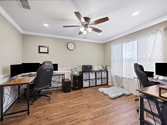5th image of 402 Jasmine Cir