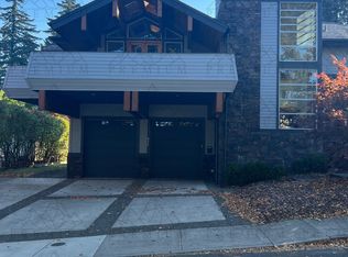 817 10th St, Hood River, OR 97031