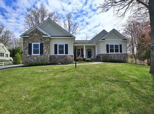 11 Wildwood Dr, Loudonville, NY 12211