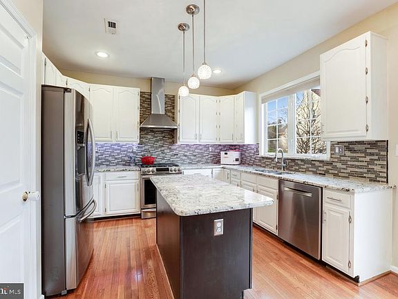 3rd image of 12412 Willow Falls Dr