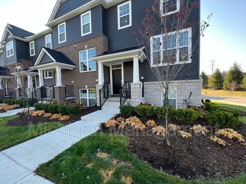 263 N Sydney Ct