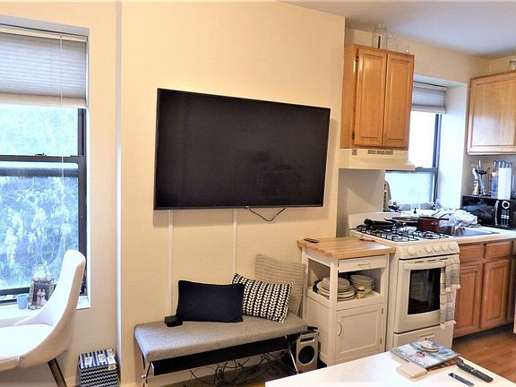 2nd image of 26 Leroy St APT 20