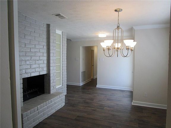 4th image of 2948 Forest Hills Ln