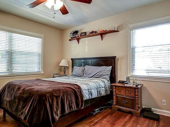 3rd image of 1271 Kingsley Cir NE #B