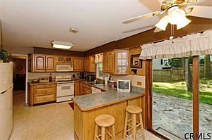 4th image of 42 Terrace Ct