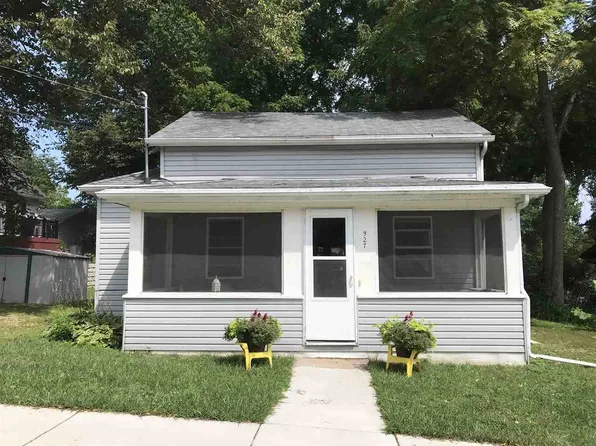 927 3rd St, Baraboo, WI 53913