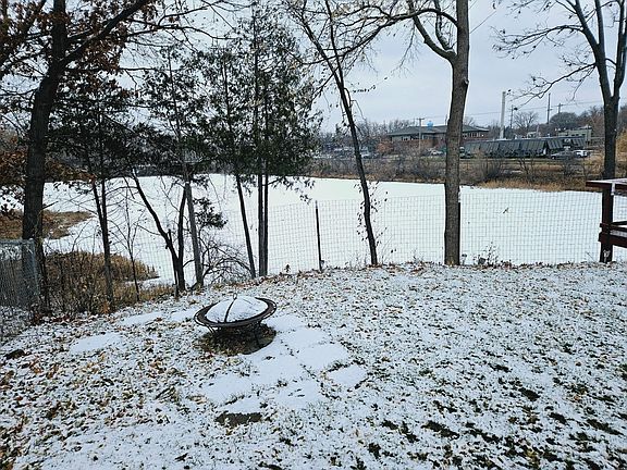 5th image of 332 Mill St