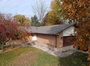 1289 Stratford Dr W, Bourbonnais, IL