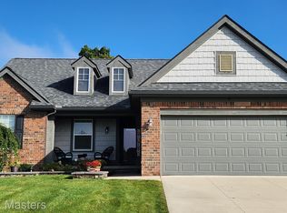 9253 Birch Pointe Dr, Newport, MI 48166