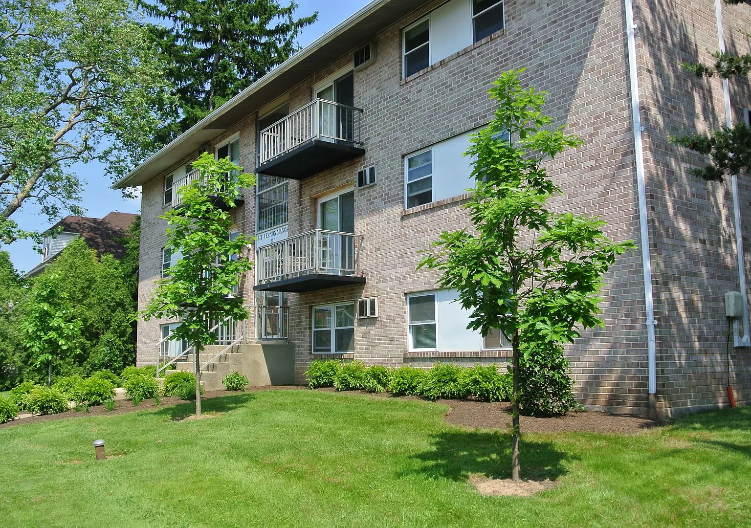 Mt. Vernon Manor Apt. 3-020 — Photo 2