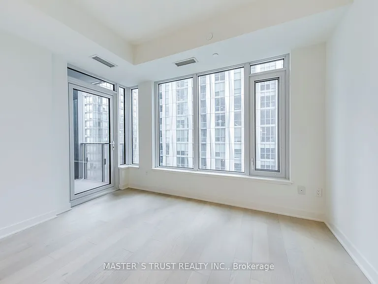 11 Yorkville Ave #2507 — Photo 15