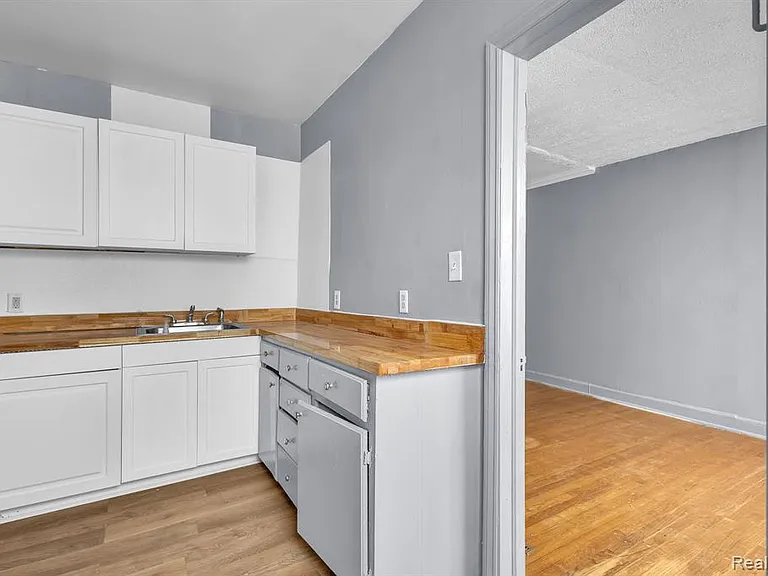 17701 Manderson Rd — Photo 22