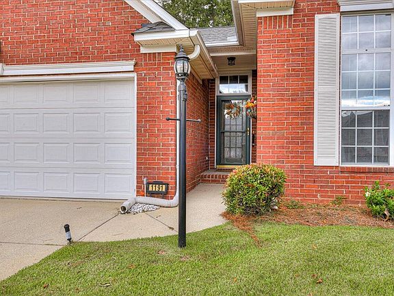 3rd image of 1191 Carriage Dr