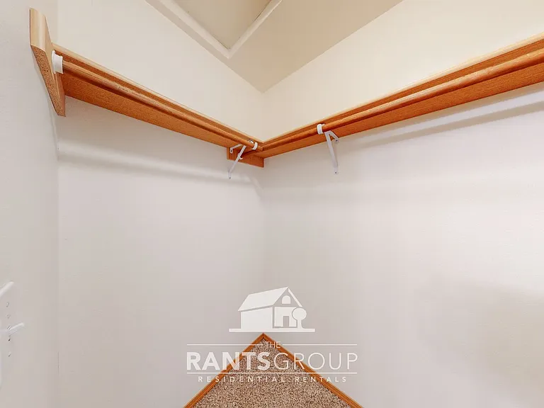 695R — Photo 23