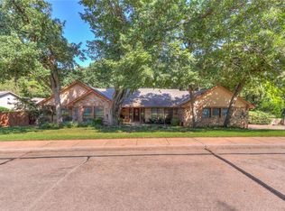 411 Hunters Ct, Edmond, OK 73034