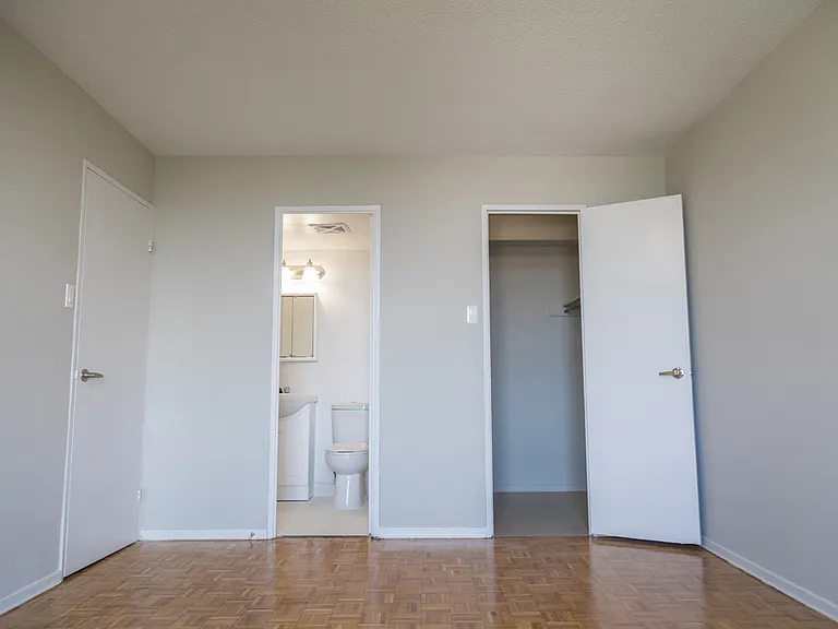 20 Antrim Cres — Photo 11