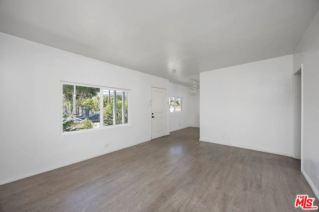 2 bed, 1.0 bath, 800 sqft, $2,495 — Photo 3