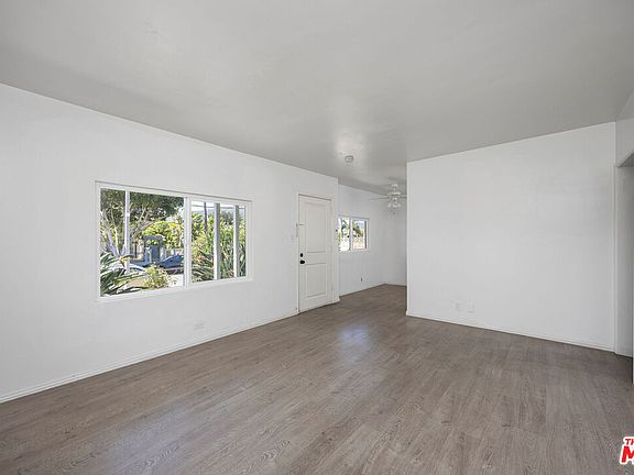 3rd image of 3943 Seneca Ave