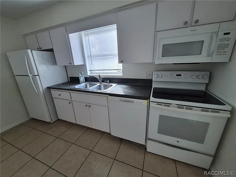 11 S Barbour St — Photo 19