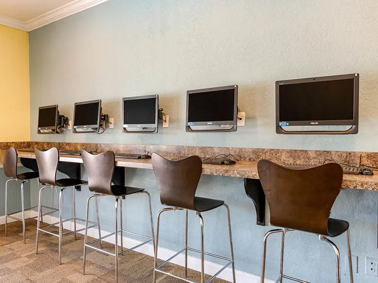 Tuscan Isle Apartments — Photo 10