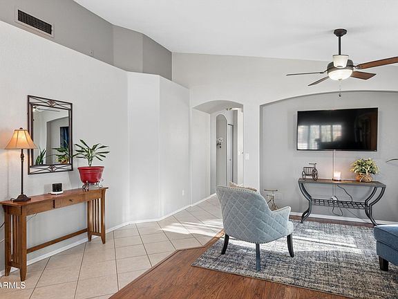 3rd image of 701 W BAYLOR Lane