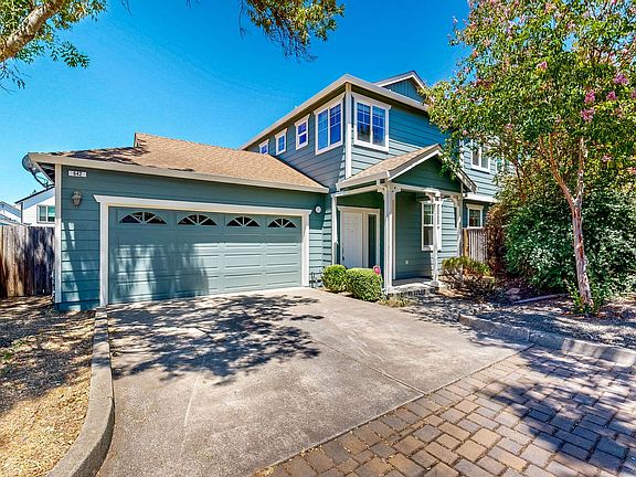 3rd image of 642 Acacia Ln
