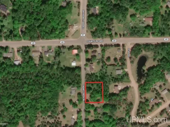 617 Cherry Creek Rd, Marquette, MI 49855