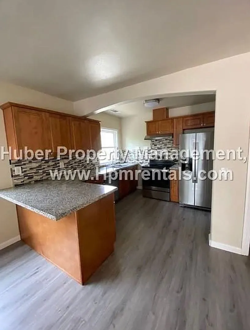 189 College Way — Photo 3