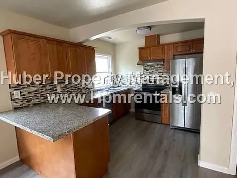 189 College Way — Photo 3