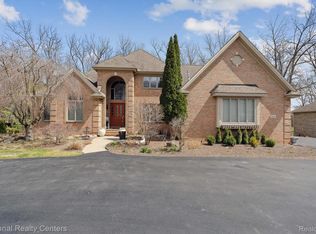 1449 Gleneagles, Highland, MI
