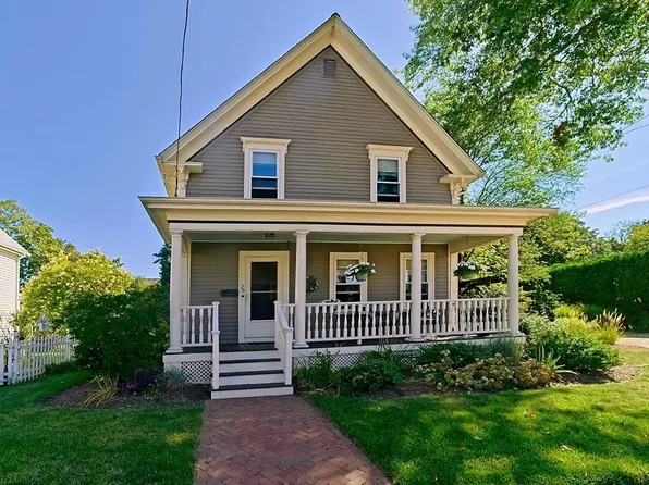 29 Hodges St, Attleboro, MA 02703