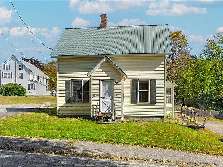15 Pleasant St — Photo 3